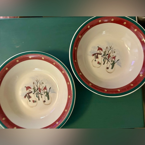 Royal Seasons Stoneware, snowmen, serving bowl. 10” - Picture 6 of 7